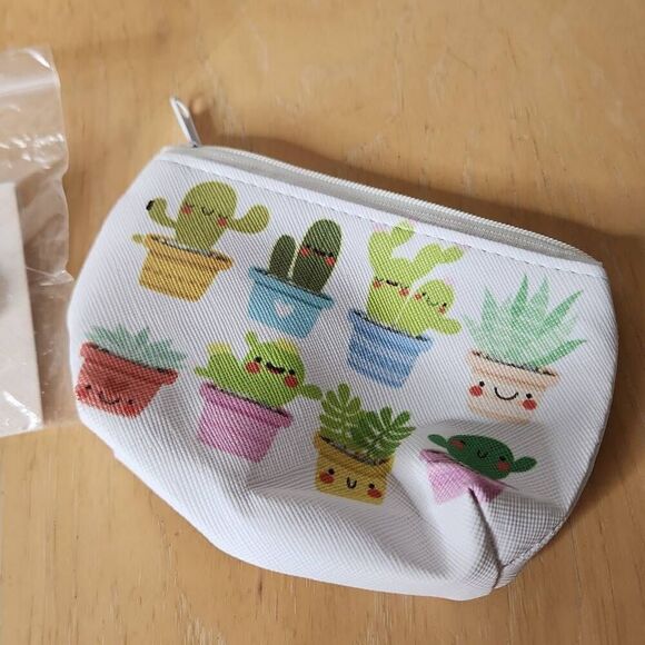 Nine West Scalloped edge white & yellow large tote bonus earrings & coin purse - Picture 6 of 8